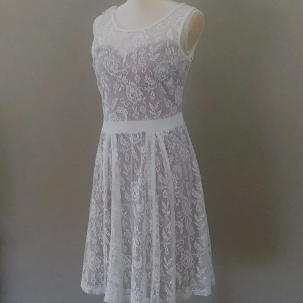 Floral Lace Fit & Flare Sleeveless White
Dress, Sweetheart Nude Lining - Size XL